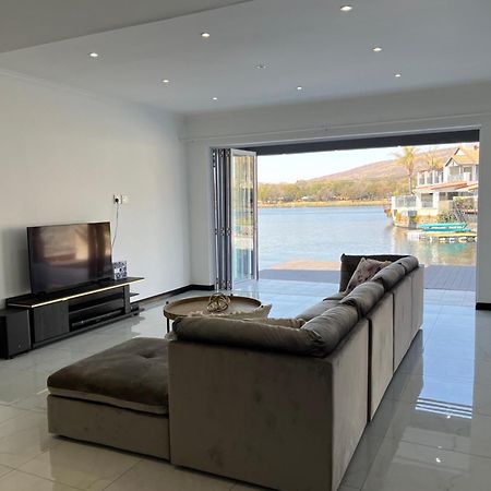 Twenty One Southwinds Villa Hartbeespoort Exterior photo